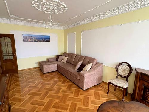 квартира за адресою Авраама Лінкольна вул. (), 6