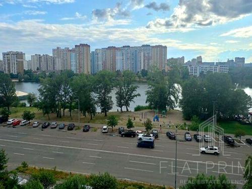 квартира за адресою Ревуцького вул., 5