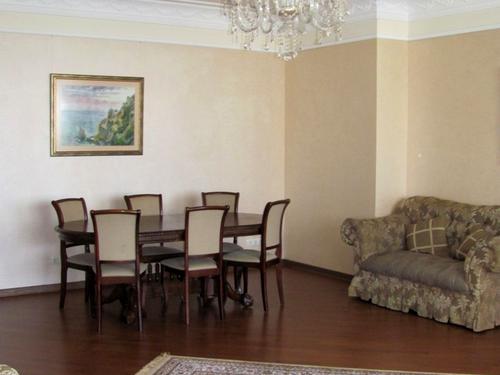 квартира за адресою В'ячеслава Чорновола вул., 25
