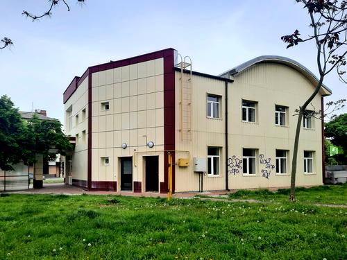 комерційна за адресою Небесної Сотні, 1