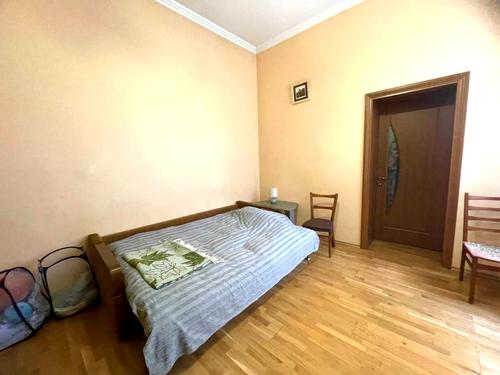 квартира за адресою Святого Теодора пл., 4