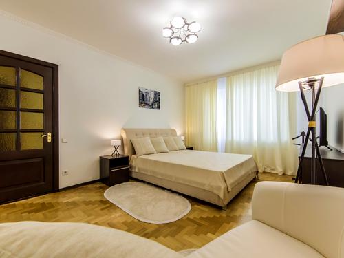 квартира за адресою Ревуцького вул., 42