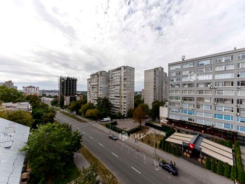 квартира за адресою Космічна вул., 12а