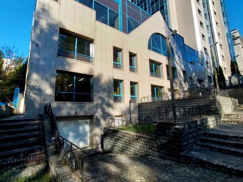 комерційна за адресою Шовковична вул., 42-44