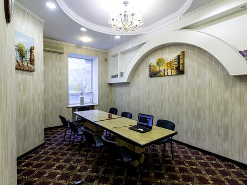 комерційна за адресою Рогнідинська вул., 3