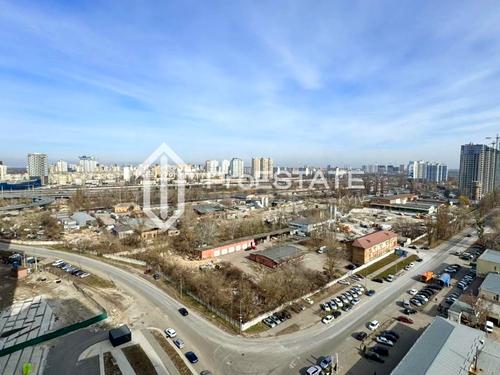 квартира за адресою Причальна вул., 10