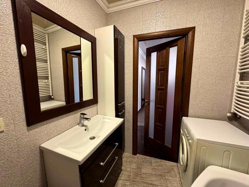 квартира за адресою Кардинала Любомира Гузара вул., 27