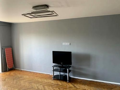 квартира по адресу Строителей ул., 12