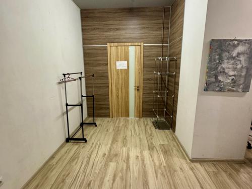 комерційна за адресою Незалежності вул., 8Б