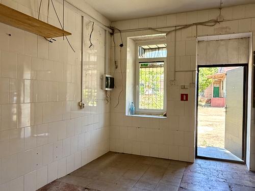 комерційна за адресою Адміральський просп., 38