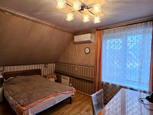 будинок за адресою Закарпатська вул., 12