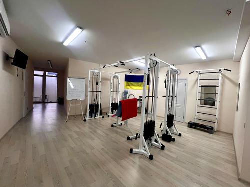 комерційна за адресою Залізнична вул., 42