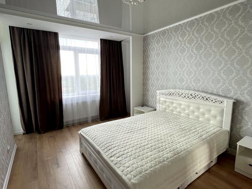 квартира за адресою академіка Сахарова, 10