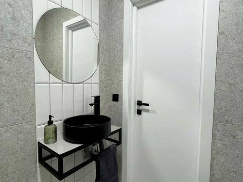 квартира по адресу Строителей ул., 5
