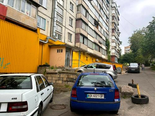 комерційна за адресою Петропавлівська вул., 12