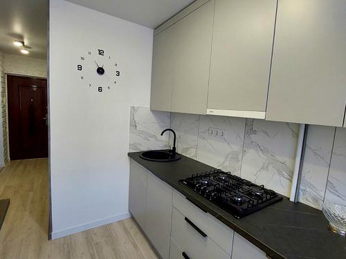 квартира за адресою Тролейбусна вул., 5