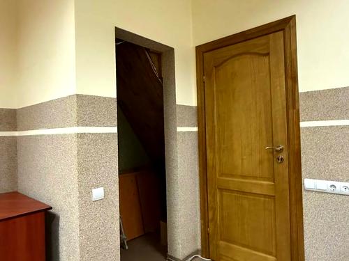 комерційна за адресою Гетьмана Петра Дорошенка вул. (), 73