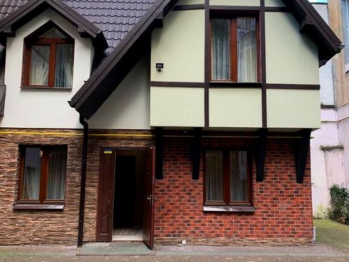 комерційна за адресою Академіка Володимира Гнатюка вул. (), 22
