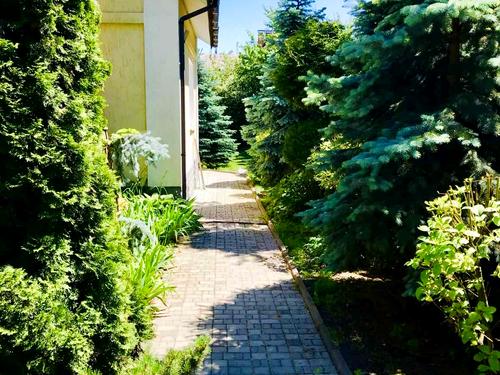 будинок за адресою Валерія Лобановського просп. (Червонозоряний)