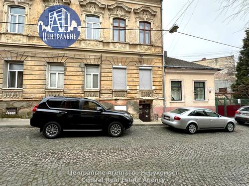 комерційна за адресою Товстого вул., 9