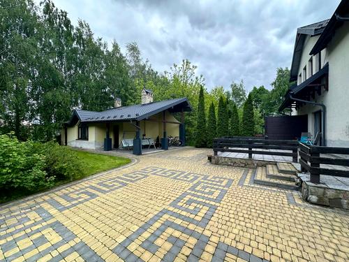 будинок за адресою вул. Володимира Івсюка, 12