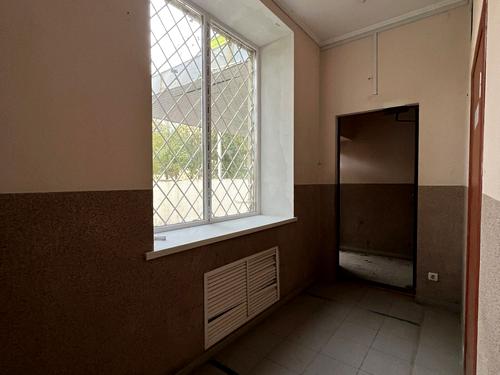 комерційна за адресою Антонова вул., 16