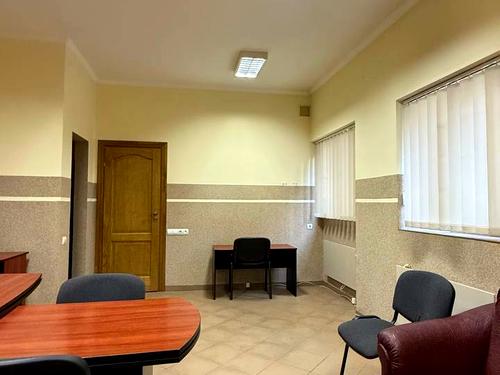 комерційна за адресою Гетьмана Петра Дорошенка вул. (), 73