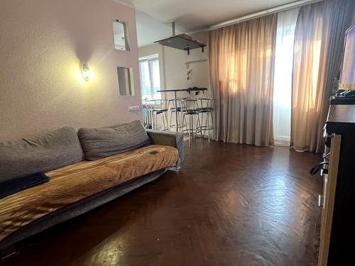 квартира за адресою Одеса, Героїв Крут вул. (Валентини Терешкової), 52