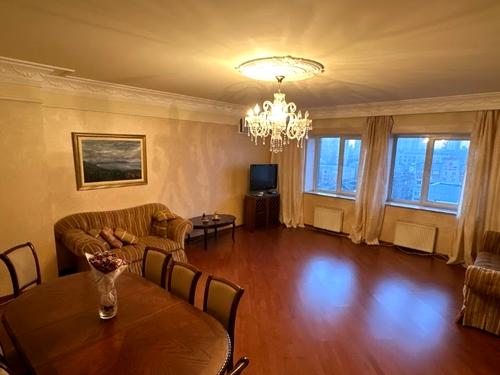 квартира за адресою В'ячеслава Чорновола вул., 25