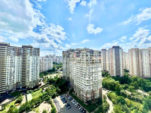 квартира за адресою Анни Ахматової вул., 24