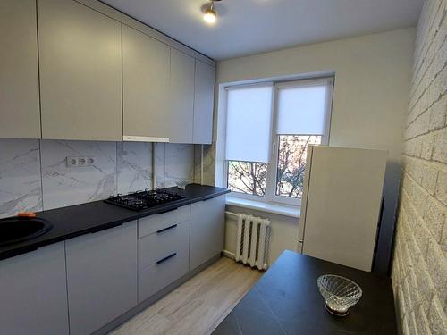 квартира за адресою Тролейбусна вул., 5