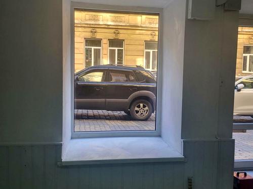 комерційна за адресою Глибока вул., 10