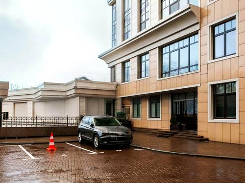 комерційна за адресою Михайла Грушевського вул., 9