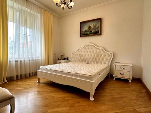 будинок за адресою Валерія Самофалова вул. (Каманіна), 16а/1