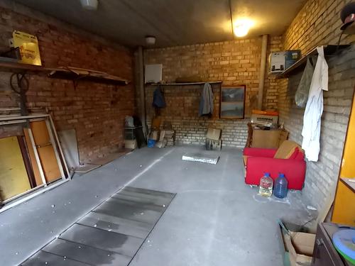 паркомісце за адресою Новомостицька вул., 25