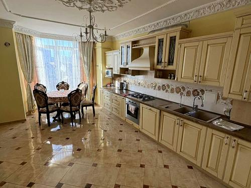 квартира за адресою Авраама Лінкольна вул. (), 6
