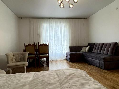 квартира за адресою пл. Міцкевича, 8