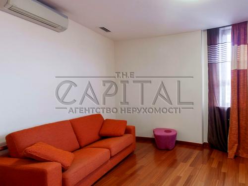 квартира за адресою Шота Руставелі вул., 44