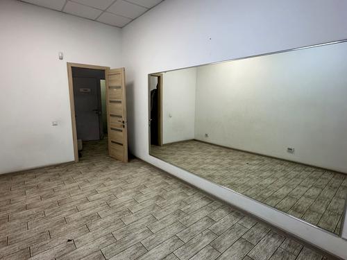 комерційна за адресою Саксаганського, 45
