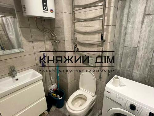 квартира за адресою Академіка Булаховського вул., 2