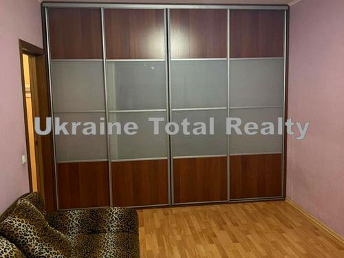 квартира за адресою Анни Ахматової вул., 19