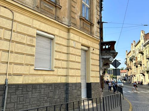 комерційна за адресою Івана Франка вул., 59