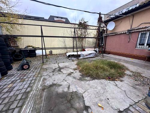 комерційна за адресою Універсальна вул., 6
