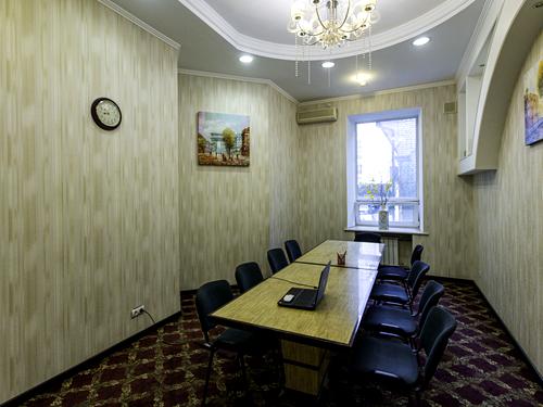 комерційна за адресою Рогнідинська вул., 3