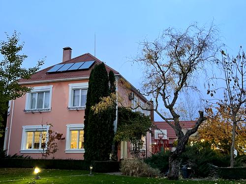 будинок за адресою Квітнева